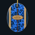 Mokuleia  Vintage Surfboard Ornament<br><div class="desc">Mokuleia Beach is een populaire surf plek aan de noordkust van Oahu, Hawaï. Ons ontwerp doet denken aan een surfplank uit de begintijd van het surfen. We hebben koahout gecombineerd met natuurlijke esdoorn en een pareau print van hibiscusbloemen en een shaper's logo toegevoegd. Pas de naam van de surfplank scherper...</div>