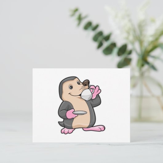 Mol met kopje koffie en schoteltje briefkaart (Staand voorkant)