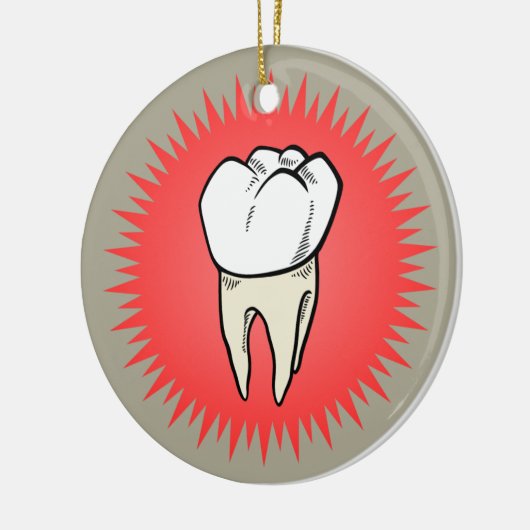 Molar, vers geëxtraheerd op een rode sterburst keramisch ornament (Links)