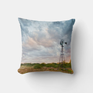 Molen en wolken bij zonsondergang kussen