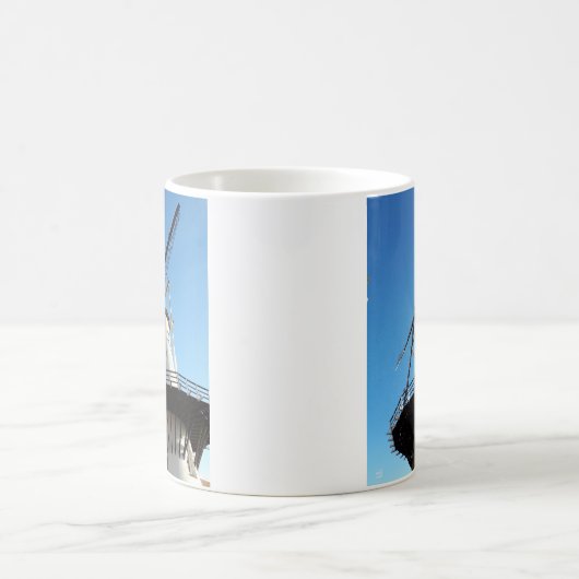 Molen in Nederland in Willemstad. Koffiemok (Center)