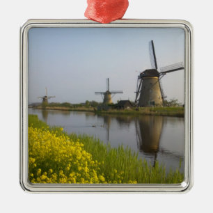 Molenrij langs het kanaal in Kinderdijk, Metalen Ornament