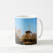 Molens in Nederlands landschap. Koffiemok (Voorkant rechts)