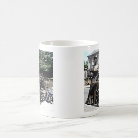 Molly Malone en Wheelbarrow Ireland Mok (Center)