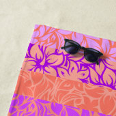 Moloaa Bay Hawaiian Hibiscus Striped - Violet Strandlaken (In situ)