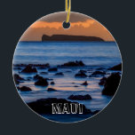 Molokini uit Maui Keramisch Ornament<br><div class="desc">Een lange blootstelling van glad water lang na zonsondergang voor een kalmerend strandgrafisch afbeelding in verticaal formaat. De populaire snorkeling bestemming van Molokini is op afstand.</div>