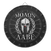 Molon Labe Chrome Spartan Helmet over koolstofveze Dartbord (Voorkant)