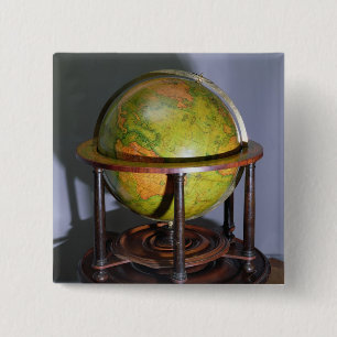 Molyneux Wereldbol Vierkante Button 5,1 Cm