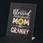 Mom And Granny Floral Birthday Reclamebord Met Voetstuk<br><div class="desc">Mom And Granny Floral Birthday</div>