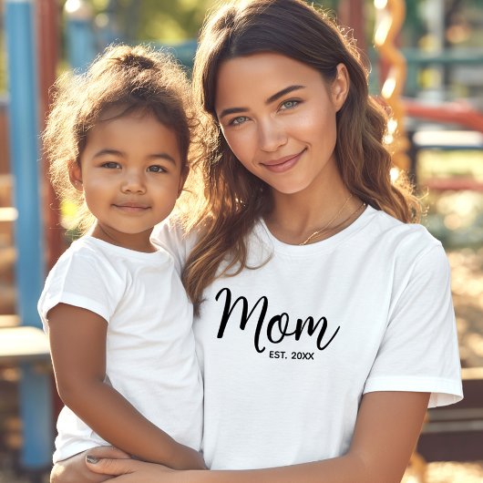 Mom Black Script Established Date Minimal Bold T-shirt