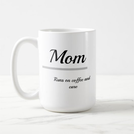 Mom Coffee Mug – Runs on Coffee and Care Koffiemok (Links)