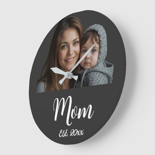 Mom Established Black Modern Script Clock Grote Klok (Hoek)