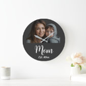 Mom Established Black Modern Script Clock Grote Klok (Huis)