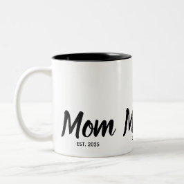 Mom Established Black Script Custom Year Tweekleurige Koffiemok