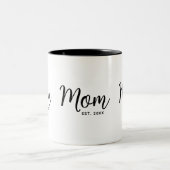 Mom Established Date Black Script New Mom Gift Fun Tweekleurige Koffiemok (Center)