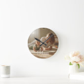 Mom Established Modern White Script Photo Clock Ronde Klok (Huis)