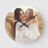 Mom Established Modern White Script Photo Ronde Klok (Voorkant)