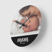 Mom Established Modern White Script Photo Ronde Klok (Hoek)