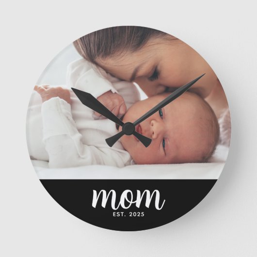 Mom Established Modern White Script Photo Ronde Klok (Voorkant)