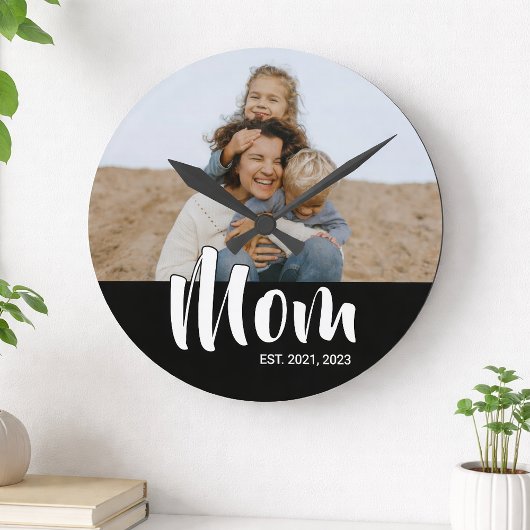 Mom Established Modern White Script Photo Ronde Klok