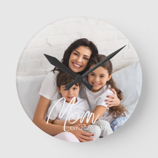 Mom Established Modern White Script Photo  Ronde Klok (Voorkant)