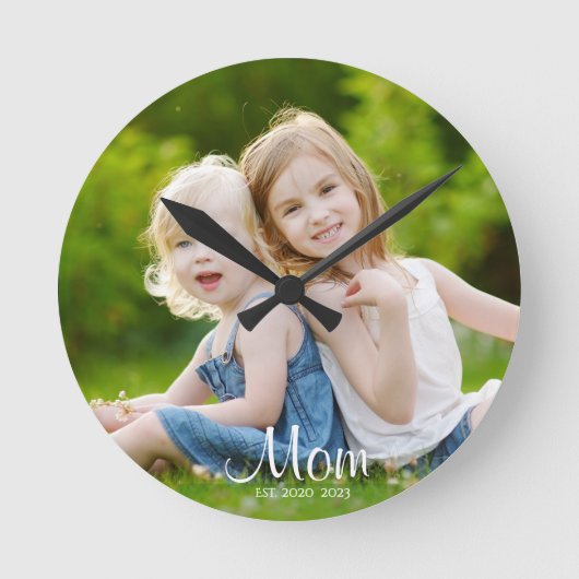Mom Established Modern White Script Photo Ronde Klok (Voorkant)