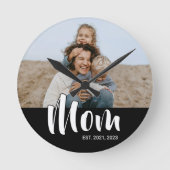Mom Established Modern White Script Photo Ronde Klok (Voorkant)