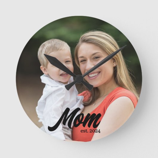 Mom Established Modern White Script Photo Ronde Klok (Voorkant)