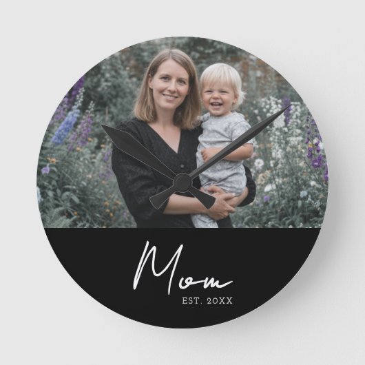 Mom Established Modern White Script Photo Ronde Klok (Voorkant)