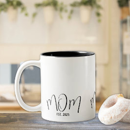 Mom Established New Mom Gift  Tweekleurige Koffiemok