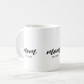 Mom Established New Mom Script Gift Koffiemok (Voorkant links)