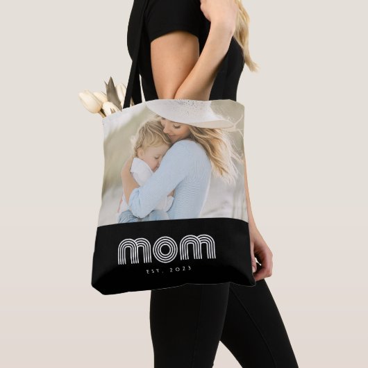 Mom Established Retro Script Black Photo Tote Bag (Dichtbij)