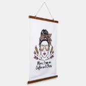 Mom I Run On Coffee And Chaos Hangend Wandkleed (Gebogen)
