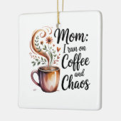 Mom I Run On Coffee And Chaos Keramisch Ornament (Links)