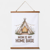 Mom Is My Home Base Hangend Wandkleed (Voorkant)