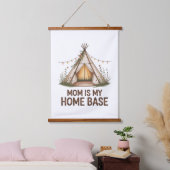 Mom Is My Home Base Hangend Wandkleed (Slaapkamer)