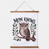 Mom Knows﻿ Hangend Wandkleed (Voorkant)