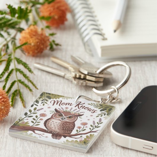 Mom Knows Sleutelhanger (Voorkant Rechts)