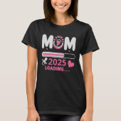 Mom Loading 2025  – Cute Pregnancy Announcement T-shirt (Voorkant)