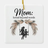 Mom Loved Beyond Words Keramisch Ornament (Voorkant)