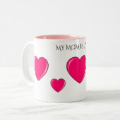 "MOM" met roze harten koffie of thee mok. Tweekleurige Koffiemok (Voorkant links)
