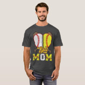 Mom of Both Ball Mom Half Softball Half Baseball v T-shirt (Voorkant volledig)