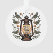 Mom’s Heart Never Sleeps Ornament (voorkant)