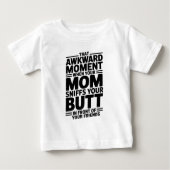 Mom Sniffs Butt Funny Baby Bodysuit Gift (Voorkant)