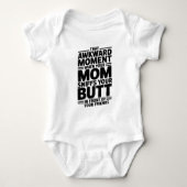 Mom Sniffs Butt Funny Baby Bodysuit Gift (Voorkant)