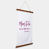 Mom to be baby shower name date pink simple minima hangend wandkleed (Gebogen)
