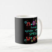 MOM TURNED UPSIDE DOWN SPELLS WOW moederdag gift Koffiemok (Voorkant rechts)