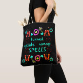 MOM TURNED UPSIDE DOWN SPELLS WOW moederdag gift Tote Bag (Dichtbij)
