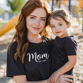 Mom White Script Established Date Minimal Bold T-shirt