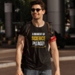 Moment of Science Grappige scheikundeleraar geel T-shirt<br><div class="desc">Moment of Science Grappige scheikunde leraar geel maakt het een geweldig cadeau voor je vader,  man,  zoon,  dochter,  zus,  broer,  moeder,  vrouw,  opa,  oom en oma grijpen het nu om hem te laten glimlachen!</div>